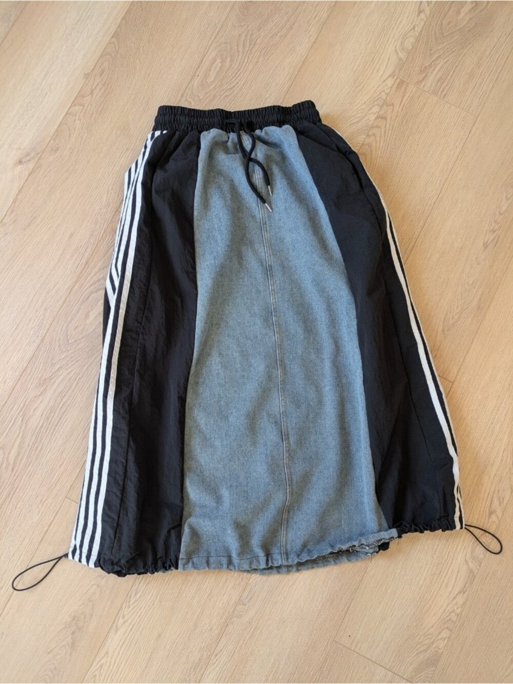 Kate Hewko Athleisure Denim Skirt / 3 / Medium / Like New MSRP $105 USD